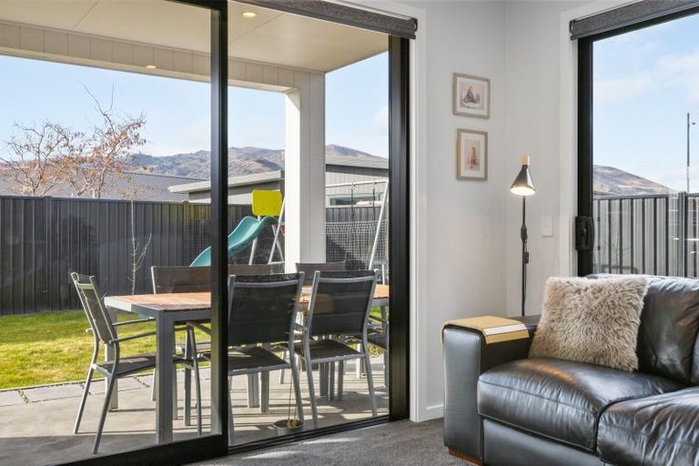 Photo of property in 1 Fraer Street, Cromwell, 9310