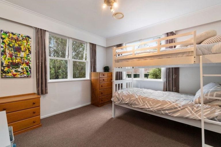 Photo of property in 77 Seymour Road, Sunnyvale, Auckland, 0612