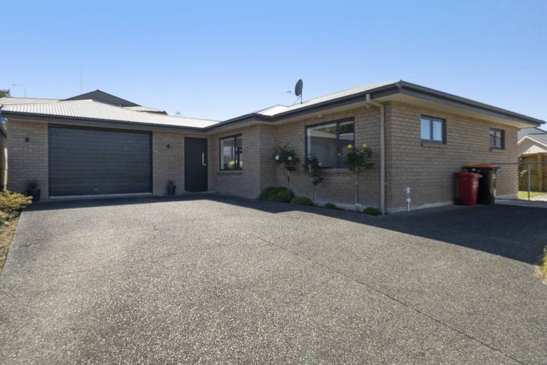 Photo of property in 39 Dahlstrom Grove, Kelvin Grove, Palmerston North, 4414