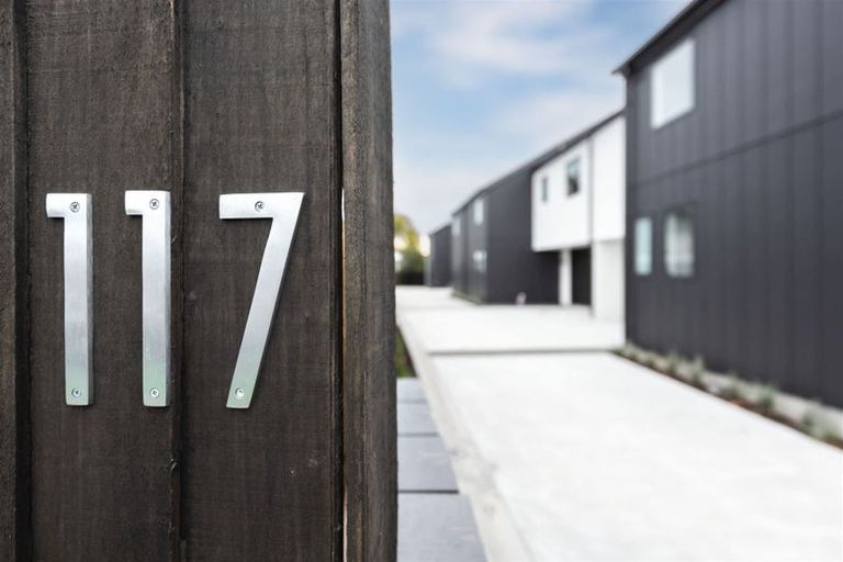 Photo of property in 2/117 Hills Road, Edgeware, Christchurch, 8013