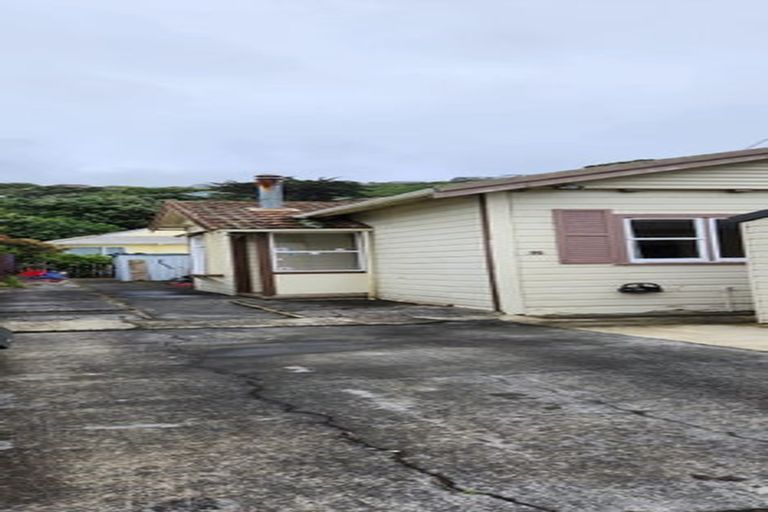 Photo of property in 96 Derwent Street, Island Bay, Wellington, 6023