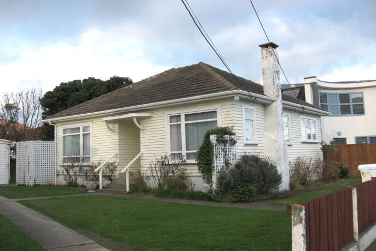 Photo of property in 637 Evans Bay Parade, Kilbirnie, Wellington, 6022