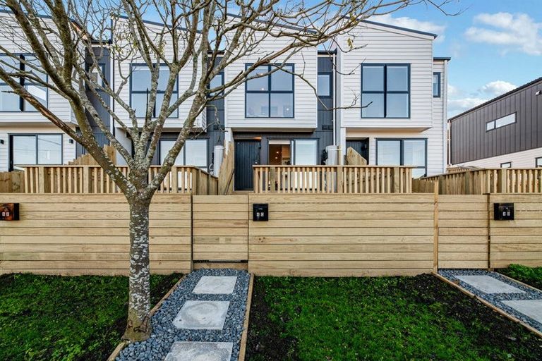 Photo of property in 4b Hepburn Road, Glendene, Auckland, 0602