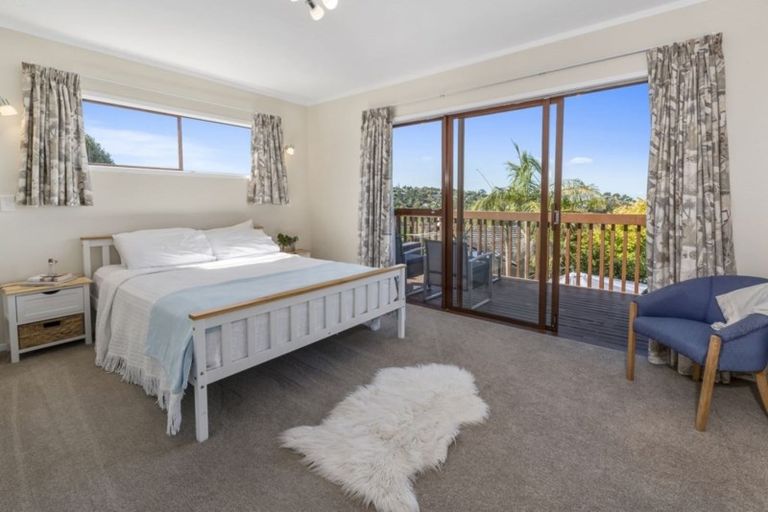 Photo of property in 8 Robin Lane, Browns Bay, Auckland, 0630