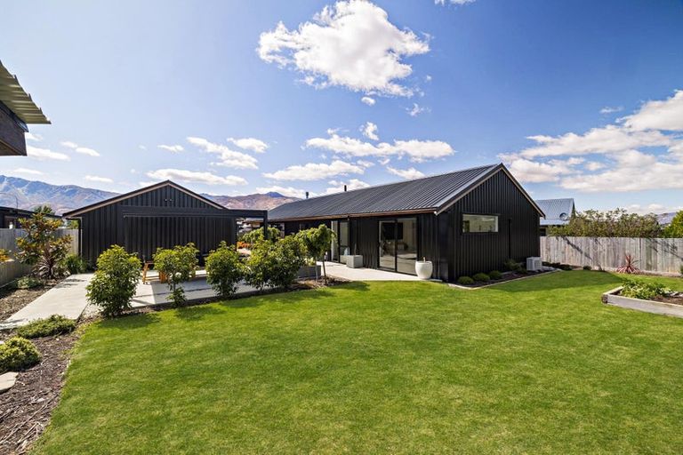 Photo of property in 19 Pennycook Place, Lake Hawea, Wanaka, 9382