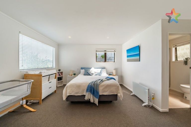 Photo of property in 24 Matuhi Street, Tirohanga, Lower Hutt, 5010