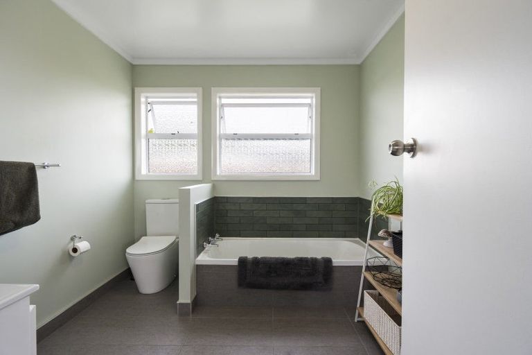 Photo of property in 3 Tingey Place, Awapuni, Palmerston North, 4412