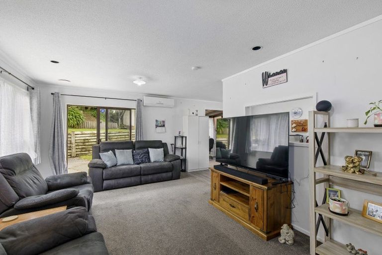 Photo of property in 112 Norana Road, Timberlea, Upper Hutt, 5018