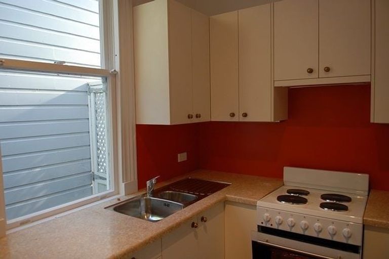 Photo of property in 194 Oriental Parade, Oriental Bay, Wellington, 6011