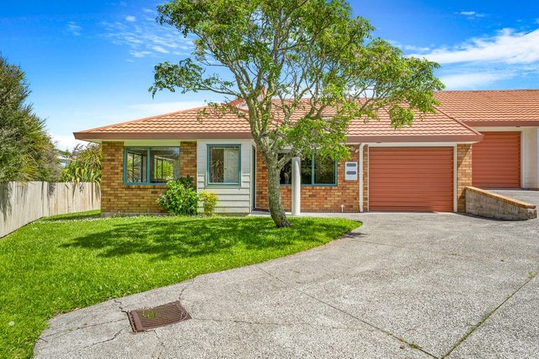 Photo of property in 2/52 Donald Street, Stanmore Bay, Whangaparaoa, 0932