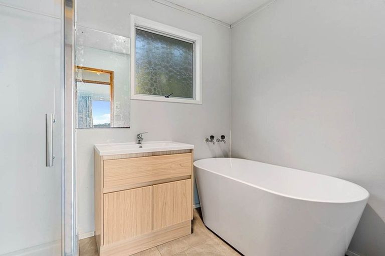 Photo of property in 100 John Downs Drive, Browns Bay, Auckland, 0630