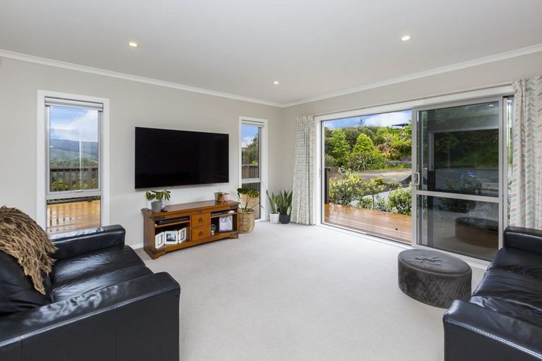 Photo of property in 1 Mckenzie Way, Timberlea, Upper Hutt, 5018