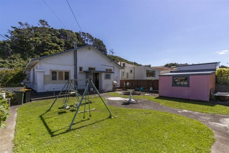 Photo of property in 41 Derwent Street, Island Bay, Wellington, 6023
