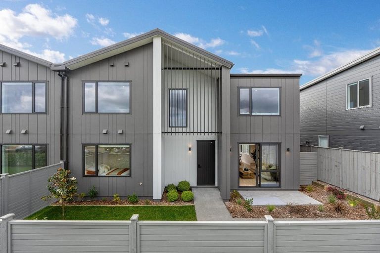 Photo of property in 4 Park Green Avenue, Rosehill, Papakura, 2113