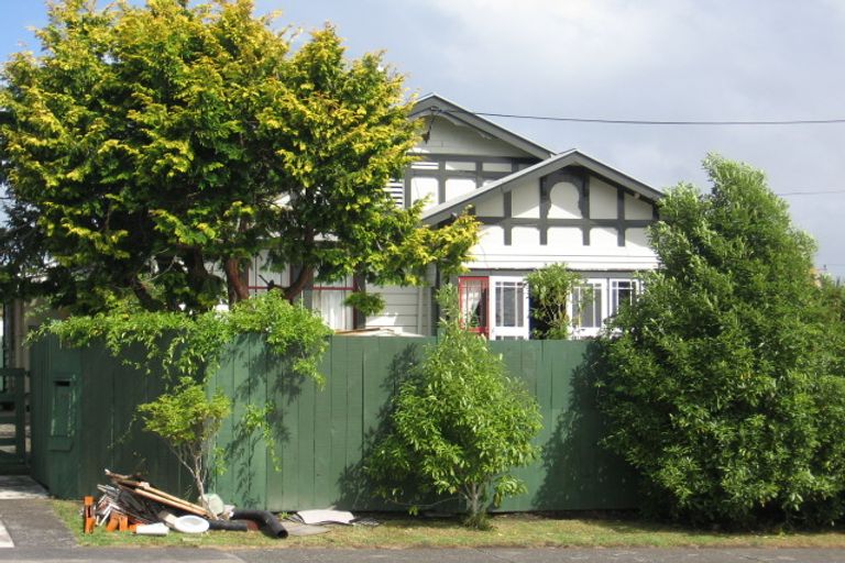 Photo of property in 2/34 St Leonards Road, Kelston, Auckland, 0602