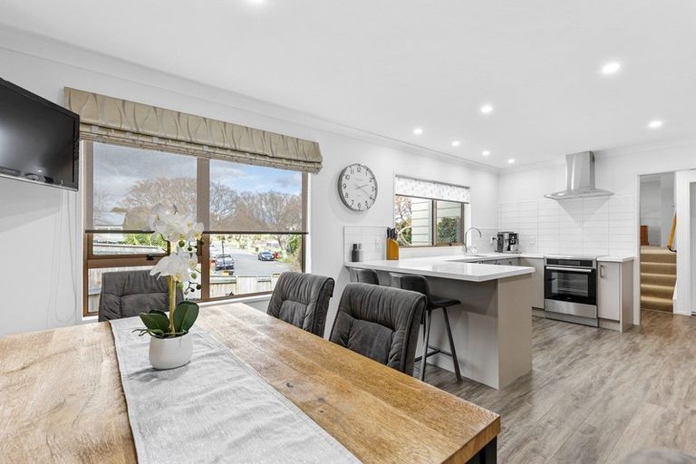 Photo of property in 32 Haast Place, Awapuni, Palmerston North, 4412