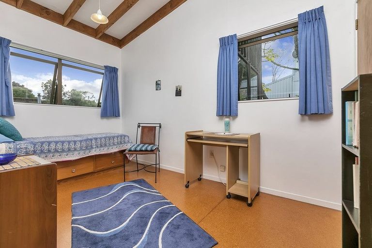 Photo of property in 2/26 Colonial Road, Birkenhead, Auckland, 0626
