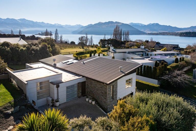 Photo of property in 19a Sunrise Bay Drive, Wanaka, 9305