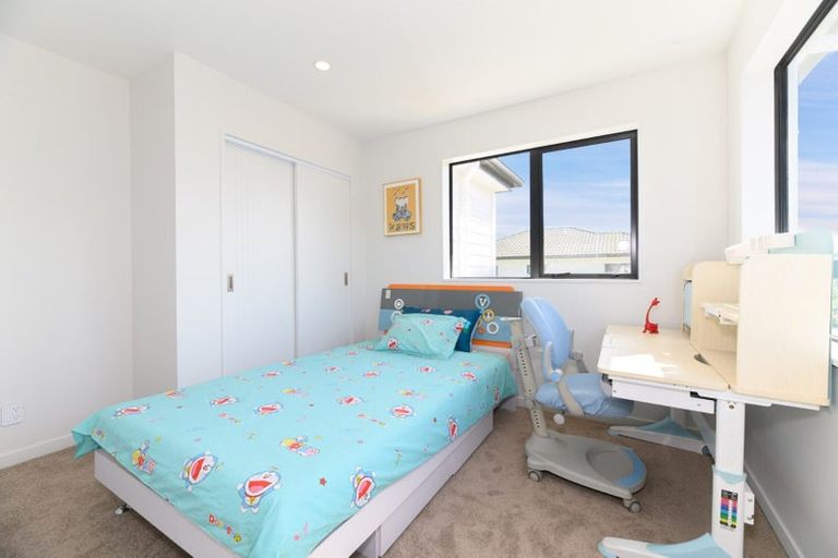 Photo of property in 15a Koromiko Street, New Lynn, Auckland, 0600