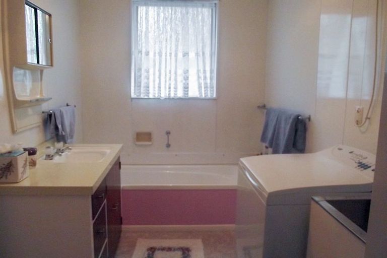 Photo of property in 1/7 Kent Street, Carterton, 5713