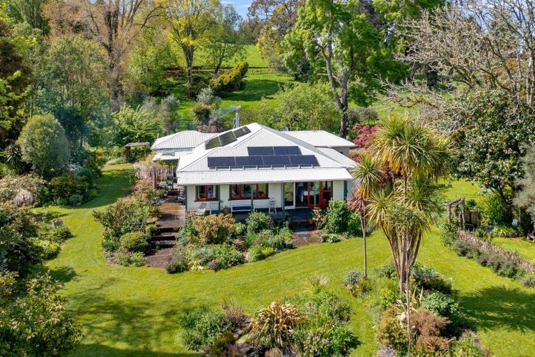 Photo of property in 1830 Otaraoa Road, Tarata, Inglewood, 4387