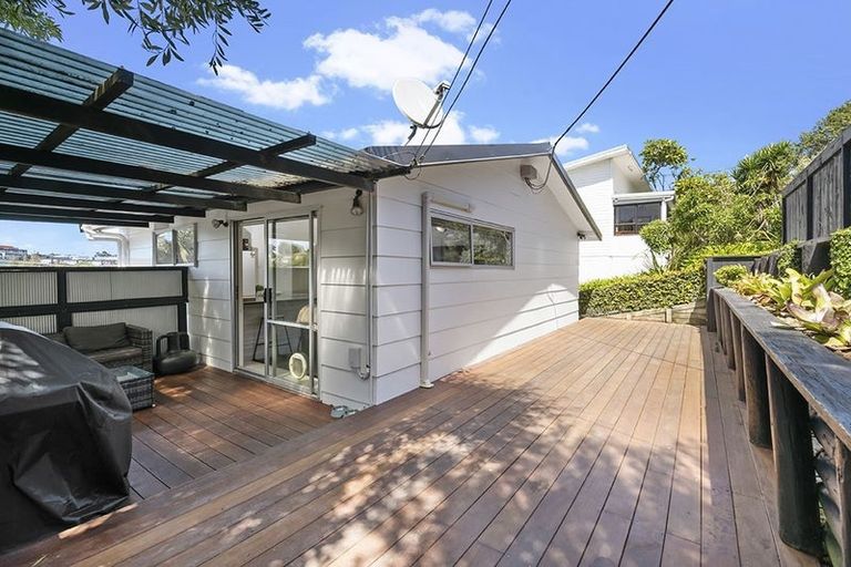 Photo of property in 25a Matai Road, Stanmore Bay, Whangaparaoa, 0932