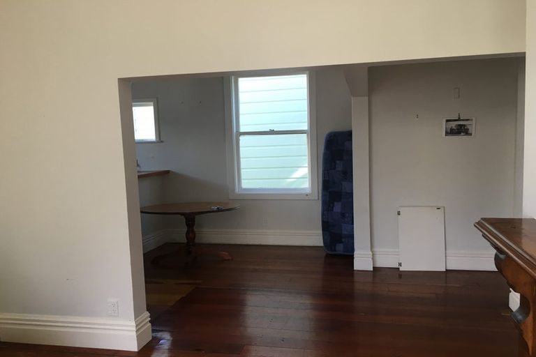 Photo of property in 13 Myrtle Crescent, Mount Cook, Wellington, 6021