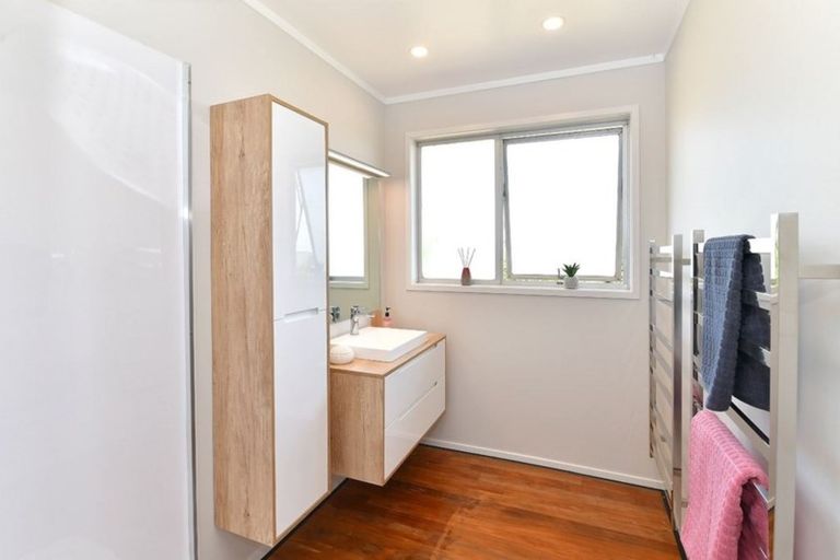 Photo of property in 113 Roberts Road, Matakatia, Whangaparaoa, 0930