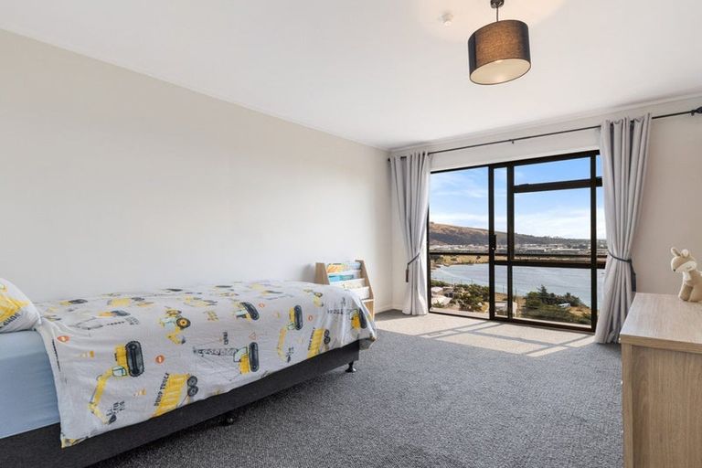 Photo of property in 5 Osmond Lane, Mount Pleasant, Christchurch, 8081