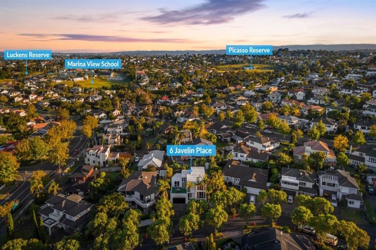 Photo of property in 6 Javelin Place, West Harbour, Auckland, 0618