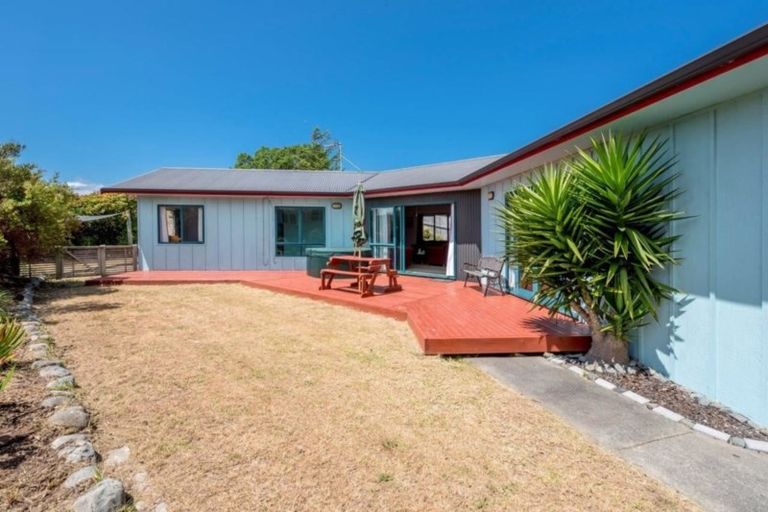 Photo of property in 7 Barrett Drive, Waikanae Beach, Waikanae, 5036