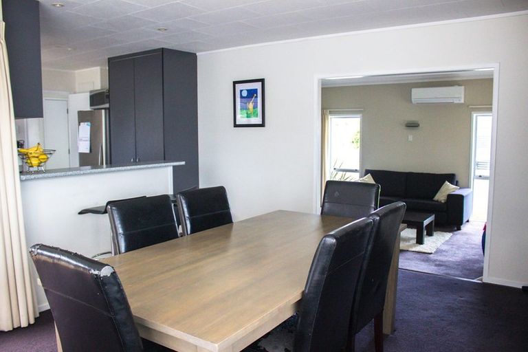 Photo of property in 15 Taikata Road, Te Atatu Peninsula, Auckland, 0610