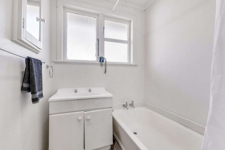 Photo of property in 11a Atiawa Street, Glen Avon, New Plymouth, 4312