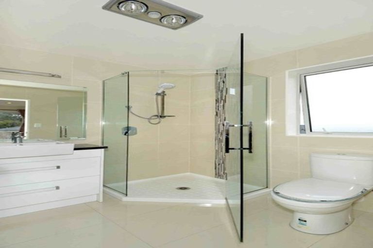 Photo of property in 39 Harrowglen Drive, Northcross, Auckland, 0632