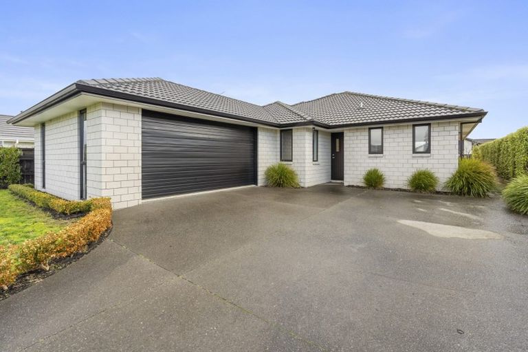 Photo of property in 27 Plescher Crescent, Leamington, Cambridge, 3432