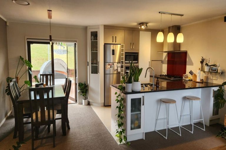 Photo of property in 2 Broadfield Street, Massey, Auckland, 0614