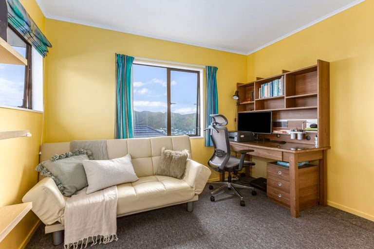 Photo of property in 21 Landsdowne Terrace, Karori, Wellington, 6012