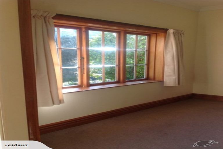 Photo of property in 12 Governor Road, Northland, Wellington, 6012