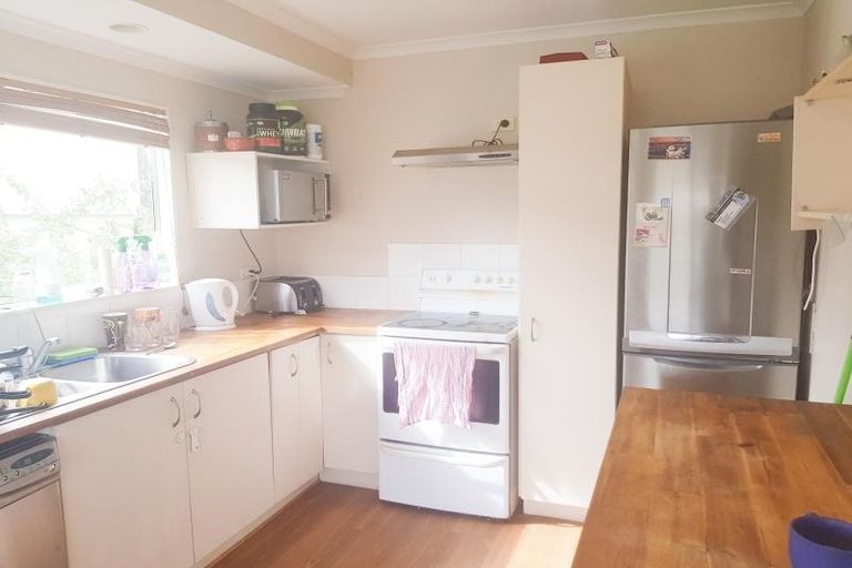Photo of property in 2/16 Ocean View Road, Northcote, Auckland, 0627