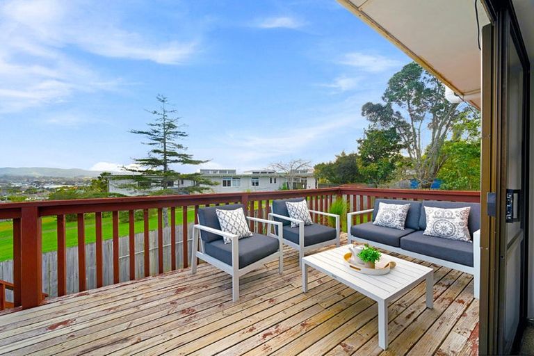 Photo of property in 2/12 Grimshaw Place, Henderson, Auckland, 0612