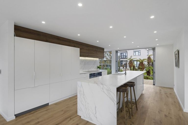 Photo of property in 100 Glandovey Road, Fendalton, Christchurch, 8052