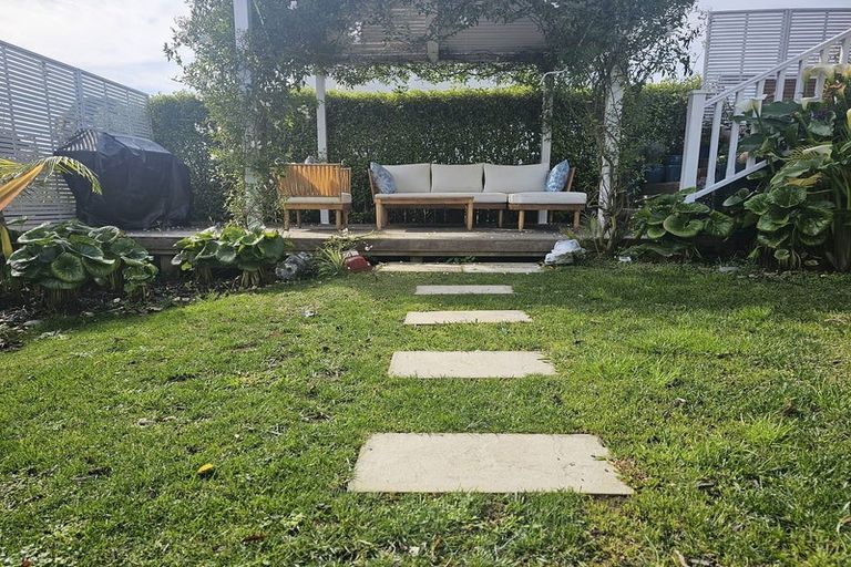 Photo of property in 27 Exminster Street, Blockhouse Bay, Auckland, 0600