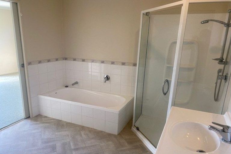Photo of property in 67a Birkdale Road, Birkdale, Auckland, 0626