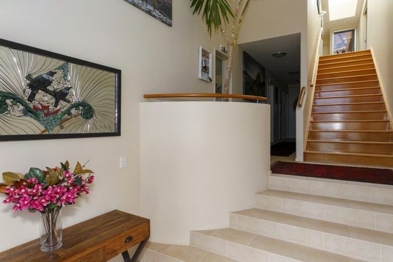 Photo of property in 27 Te Urunga Place, Acacia Bay, Taupo, 3330