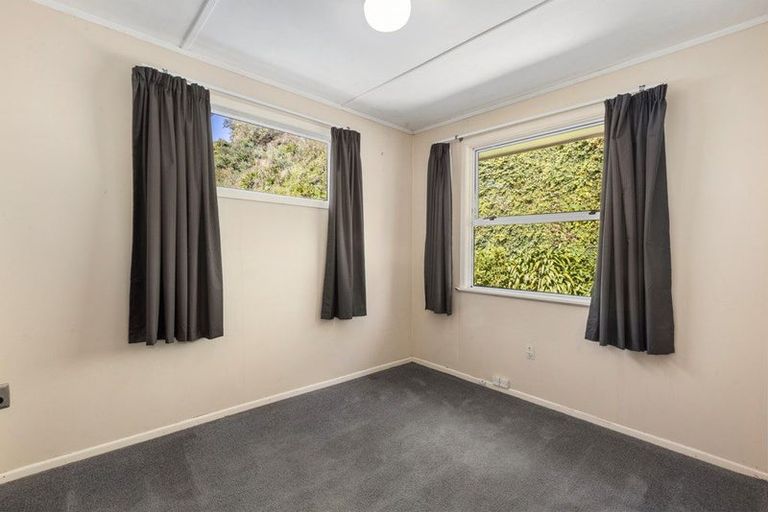 Photo of property in 96 Beazley Avenue, Paparangi, Wellington, 6037