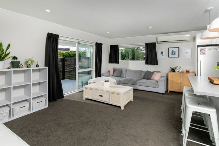 Photo of property in 1 Luanda Drive, Ranui, Auckland, 0612