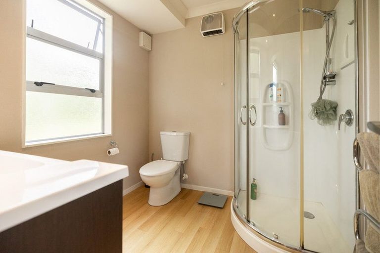 Photo of property in 8 Titirangi Drive, Fitzherbert, Palmerston North, 4471