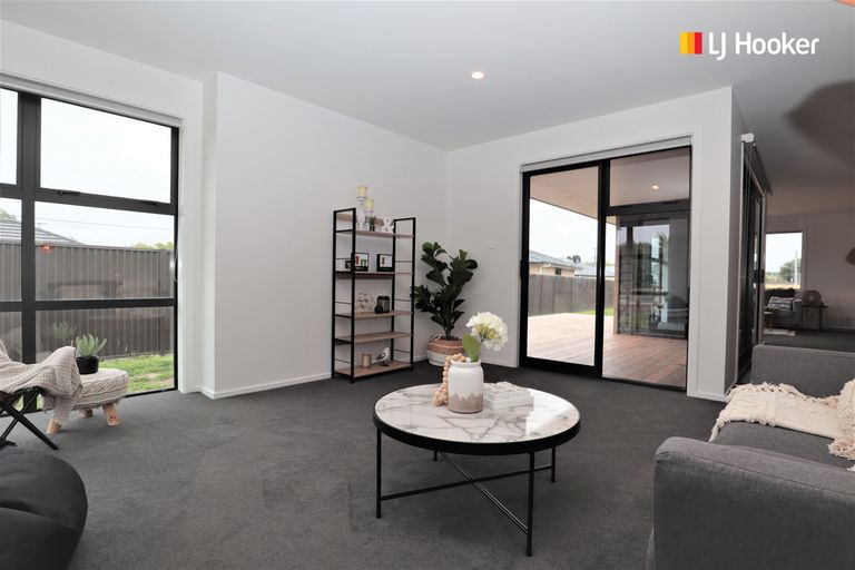 Photo of property in 5 North Foreland Street, Waihola, Milton, 9073