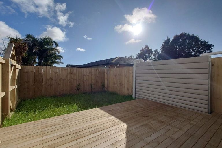 Photo of property in 5/113 Te Atatu Road, Te Atatu South, Auckland, 0610