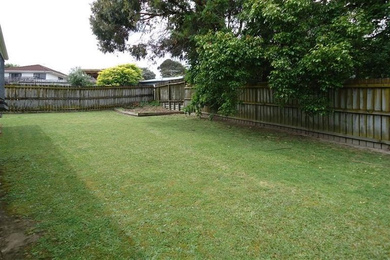 Photo of property in 17 Sabana Place, Unsworth Heights, Auckland, 0632